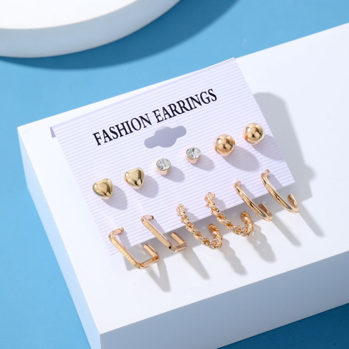 A new cross-border geometric earring set of 6 pieces, featuring creative, simple and retro geometric quadrilateral heart-shaped pearl earrings Application Scenario
