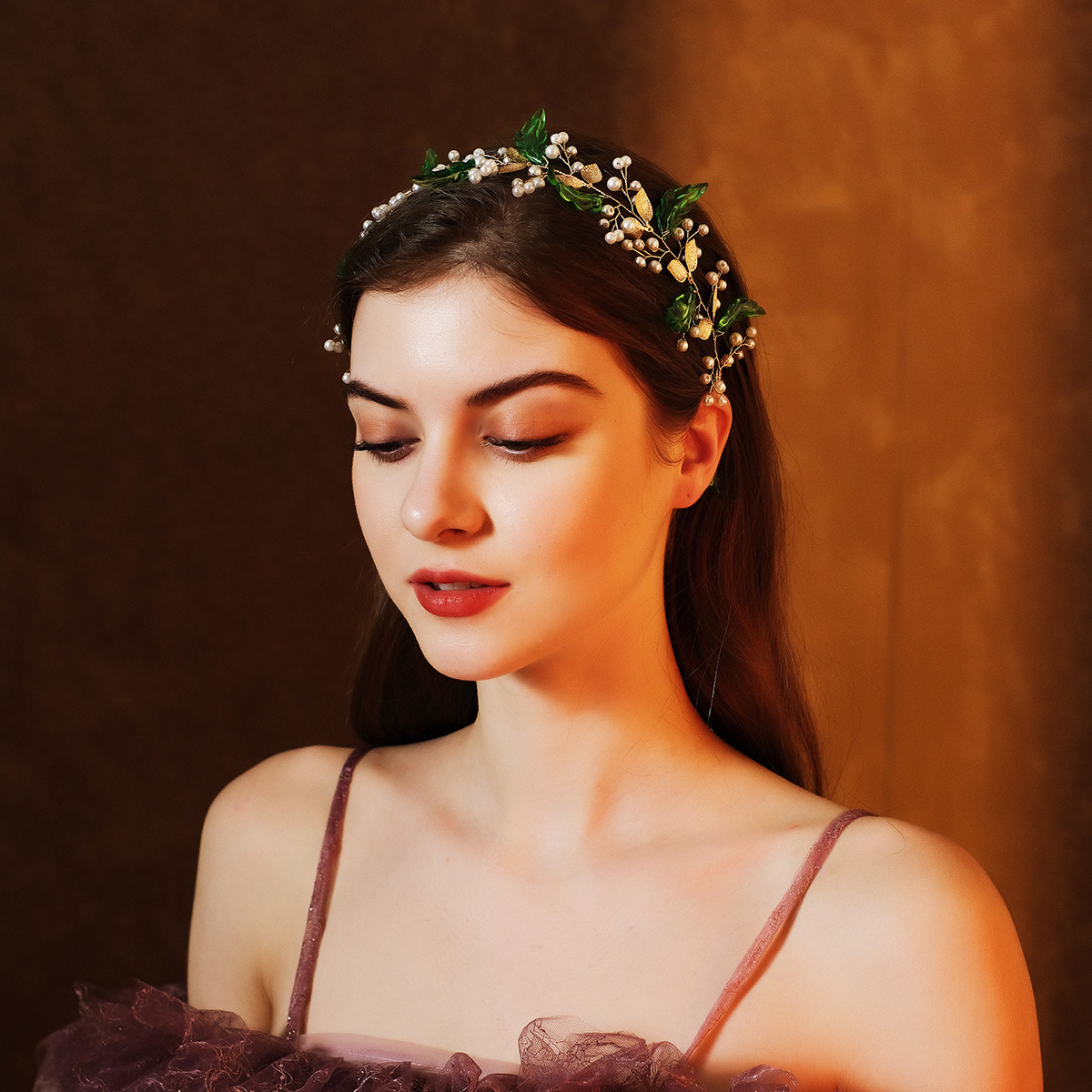 European and American bride's beach-style hair accessories, forest-themed fresh acrylic leaf headband, cheongsam Hanfu brwoven hair, pearl hair band full figure
