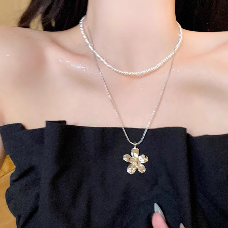 Korean fashion layered silver pleated flower long necklace with a unique design sense for women, pearl collarbone chain sweater chain Application Scenario