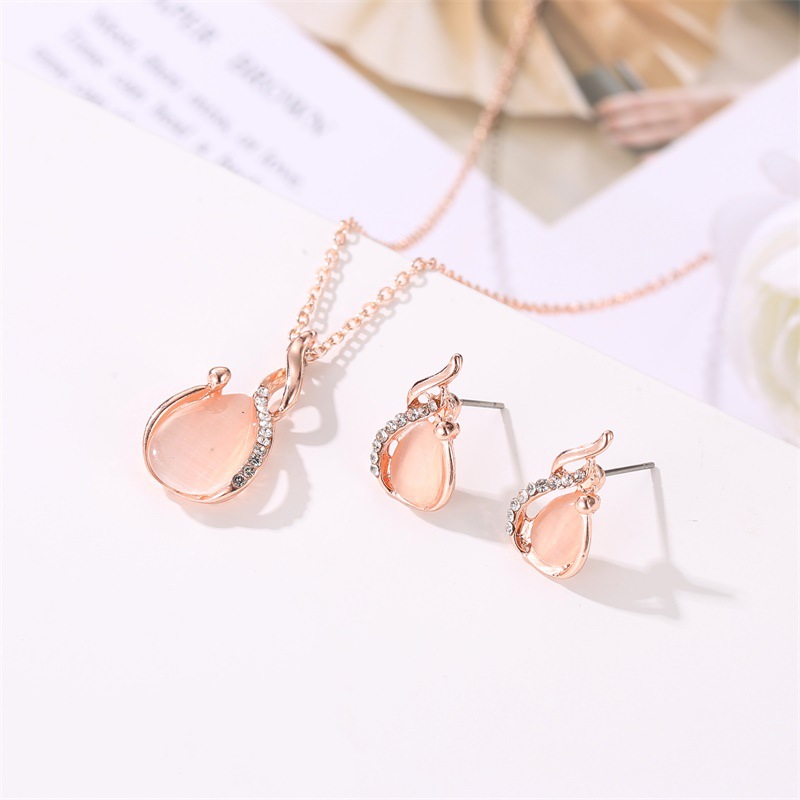 A new European and American bridal jewelry set, featuring a simple crystal cat's eye stone teardrop-shaped necklace and earrings, as a two-piece accessory details Picture