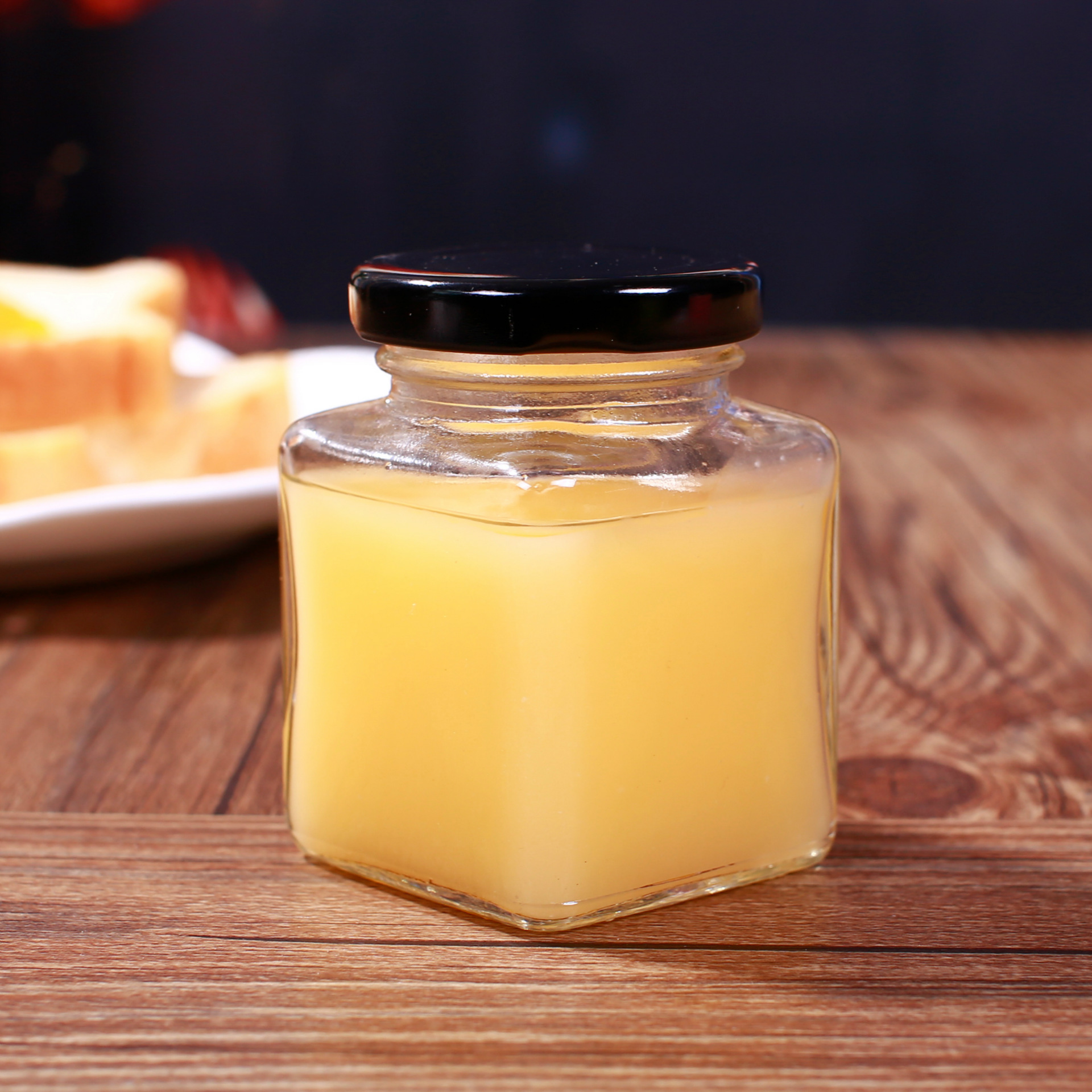 Square glass bottle, pickled vegetable bottle, honey glass bottle, jam, fermented bean curd, chili sauce bottle, sealed bottle Application Scenario