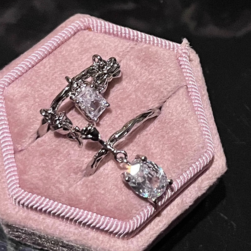 French gentle and exquisite rose bow open ring women's pendant, a niche Instagram cold and elegant quality ring Application Scenario