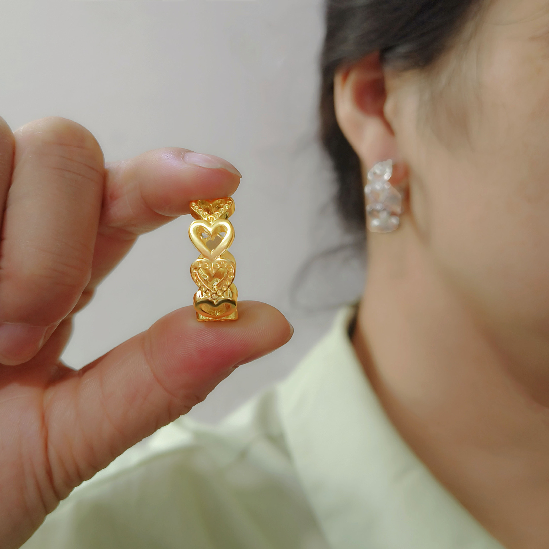 Light luxury, simple and niche heart-shaped ring earrings for women on Instagram, with a unique European and American personality and cool style full figure