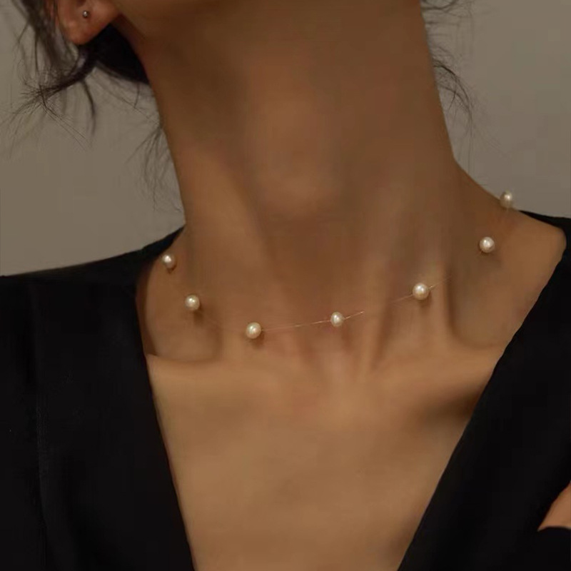 A versatile pearl collarbone chain necklace for women in summer, featuring a simple, light luxury and niche style, is a stylish and elegant neckband details Picture