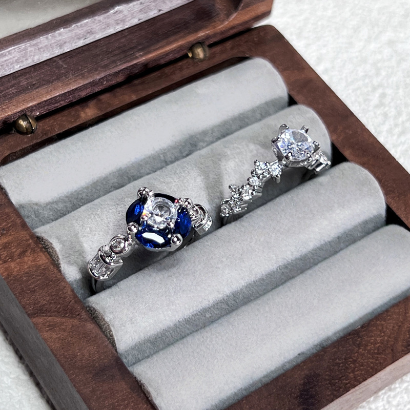 The retro and fashionable Klein Blue Planet ring for women is exquisite and fair, with a single diamond that exudes a unique, light luxury and high-end feel. It's a trendy index ring Specification drawing