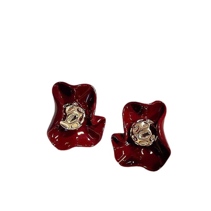 The niche design exudes a sense of sophistication. The Ankela red petal stud earrings are unique. The 2025 new style earrings and unique earrings are for women's autumn and winter Item Picture