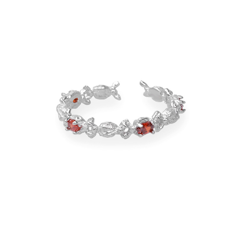 A niche design with a sweet and cool style, this red zircon open-top ring exudes a feminine, light luxury and high-end feel. It is an exquisite and versatile food ring Item Picture