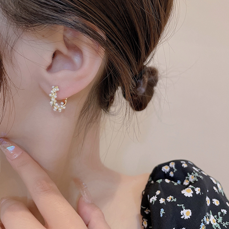 Light luxury and high-end circular pearl earrings, versatile for women's cold style, C-shaped wrapped ear buckles, best-selling earrings wholesale Specification drawing