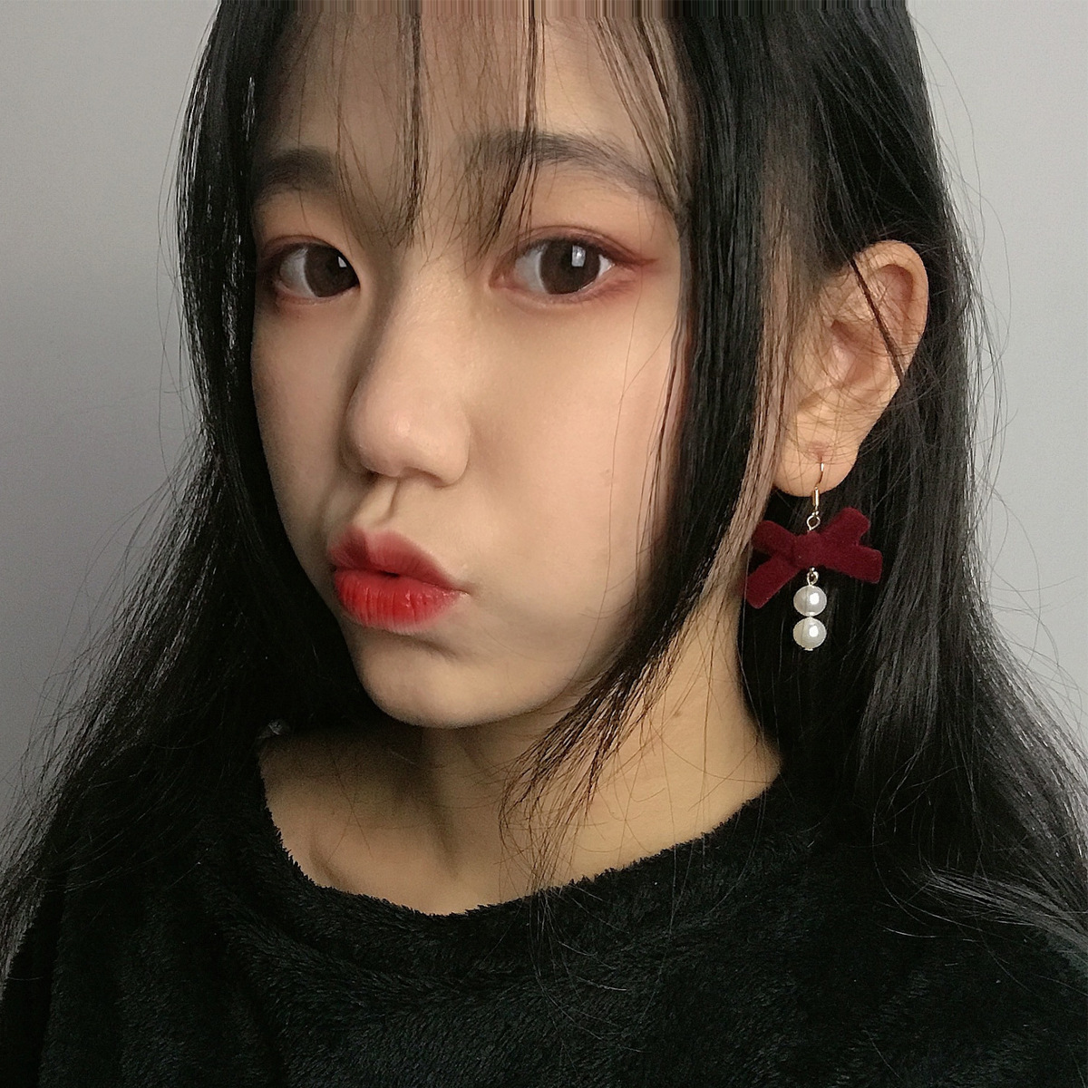 French retro Hong Kong-style wine red velvet bow earrings, New Year red girlish heart earrings, ear clips, autumn and winter girls Specification drawing