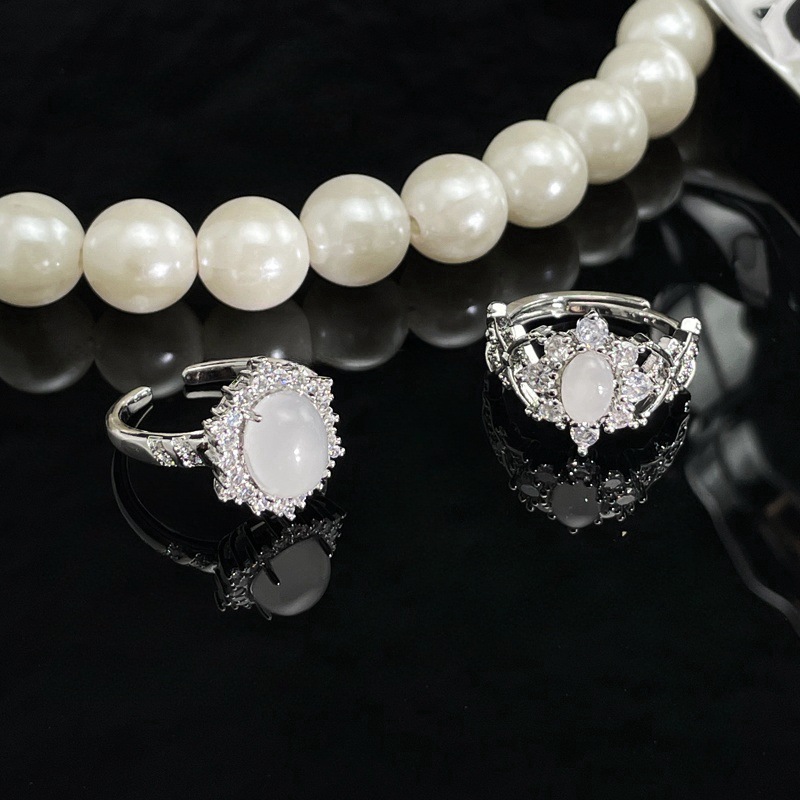 New Chinese-style faux chalcedony hollowed-out lace opening ring for women, pigeon egg surface, elegant and high-end style ring, unique and versatile Specification drawing