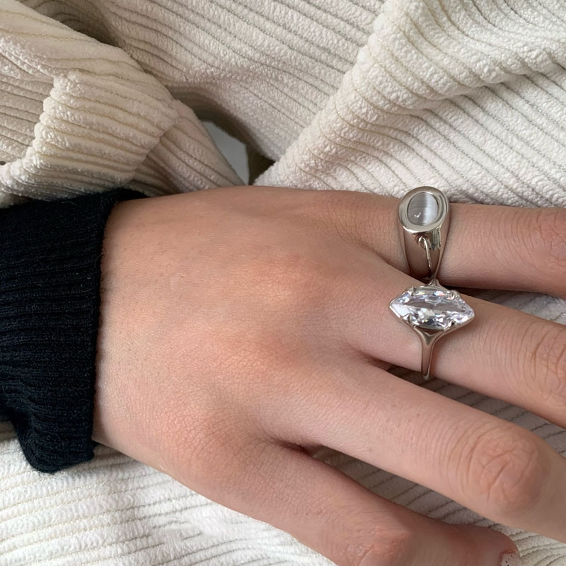 The square contrasting color gemstone denel-shaped ring exudes a light luxury and high-end feel. The horse eye zircon ring and the cat's eye stone ring for women are trendy details Picture
