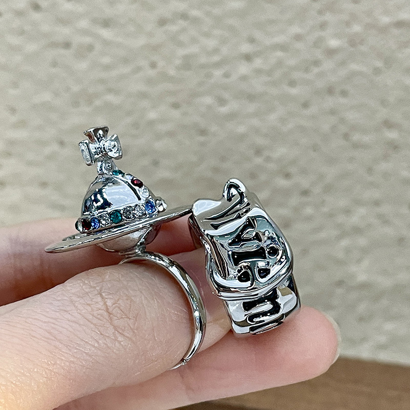 A super cool wide-face belt buckle design with a drop glaze open ring, featuring a trendy dark style and a heavy heavy Saturn index finger ring Application Scenario