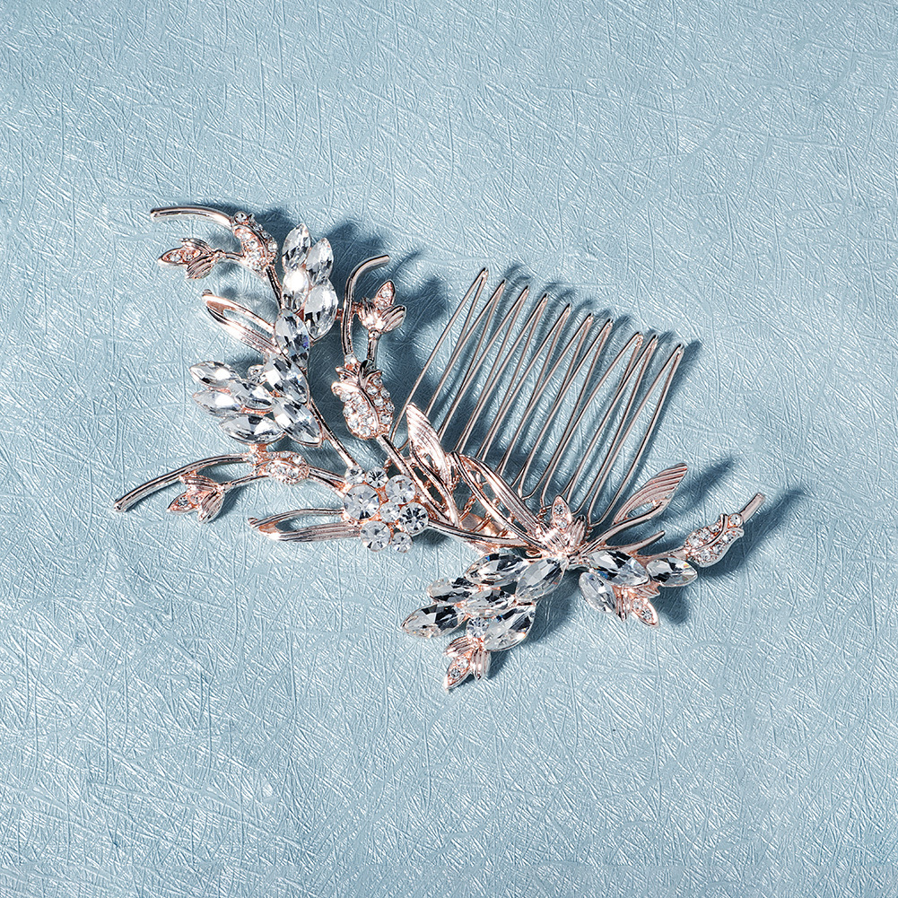 New accessories: A luxurious alloy diamond-encrusted hair comb with a high-end touch, a bride's embroidered flower dress, and hair accessories details Picture