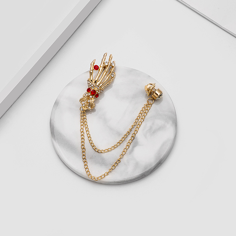 European and American fashion, British retro, diamond-encrusted skull, palm bone, multi-layer chain, tassel collar, pin, brooch Application Scenario