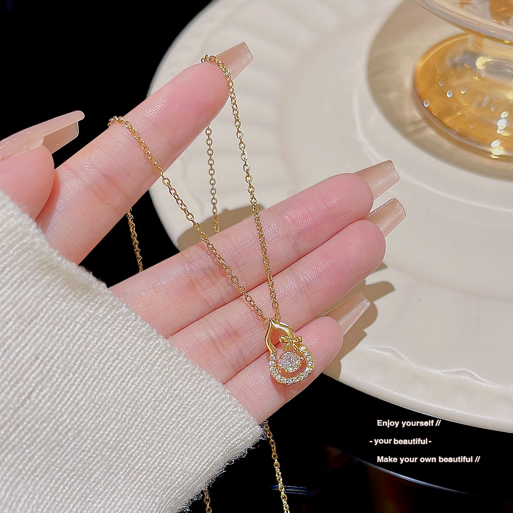 Sweet and light luxury zircon Fulu necklace, a rare and versatile pendant for women, collarbone chain, 2025 new bestseller accessory wholesale Application Scenario