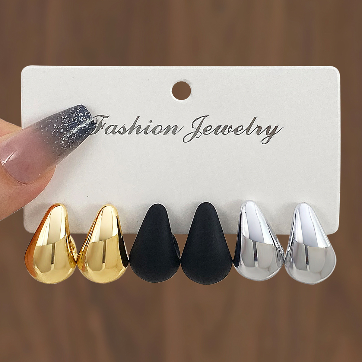 A set of multi-color cross-border women's earrings from Europe and America, with a unique and exaggerated teardrop style, is fashionable and versatile in Instagram. It features a strong sense of design and ccb earrings full figure