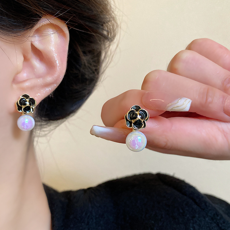 French retro mermaid pearl flower earrings, women's fashion, high-end design sense, versatile stud earrings and earrings wholesale details Picture
