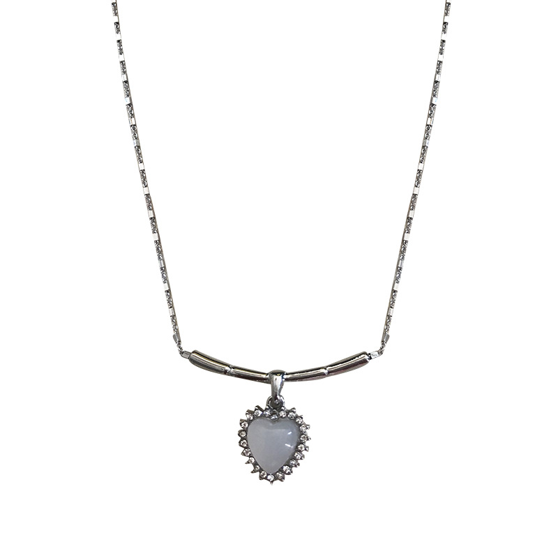 The 2023 new Hot Girl style heart-shaped zircon necklace is a niche collarbone chain hoodie accessory with a light luxury design sense for women Item Picture