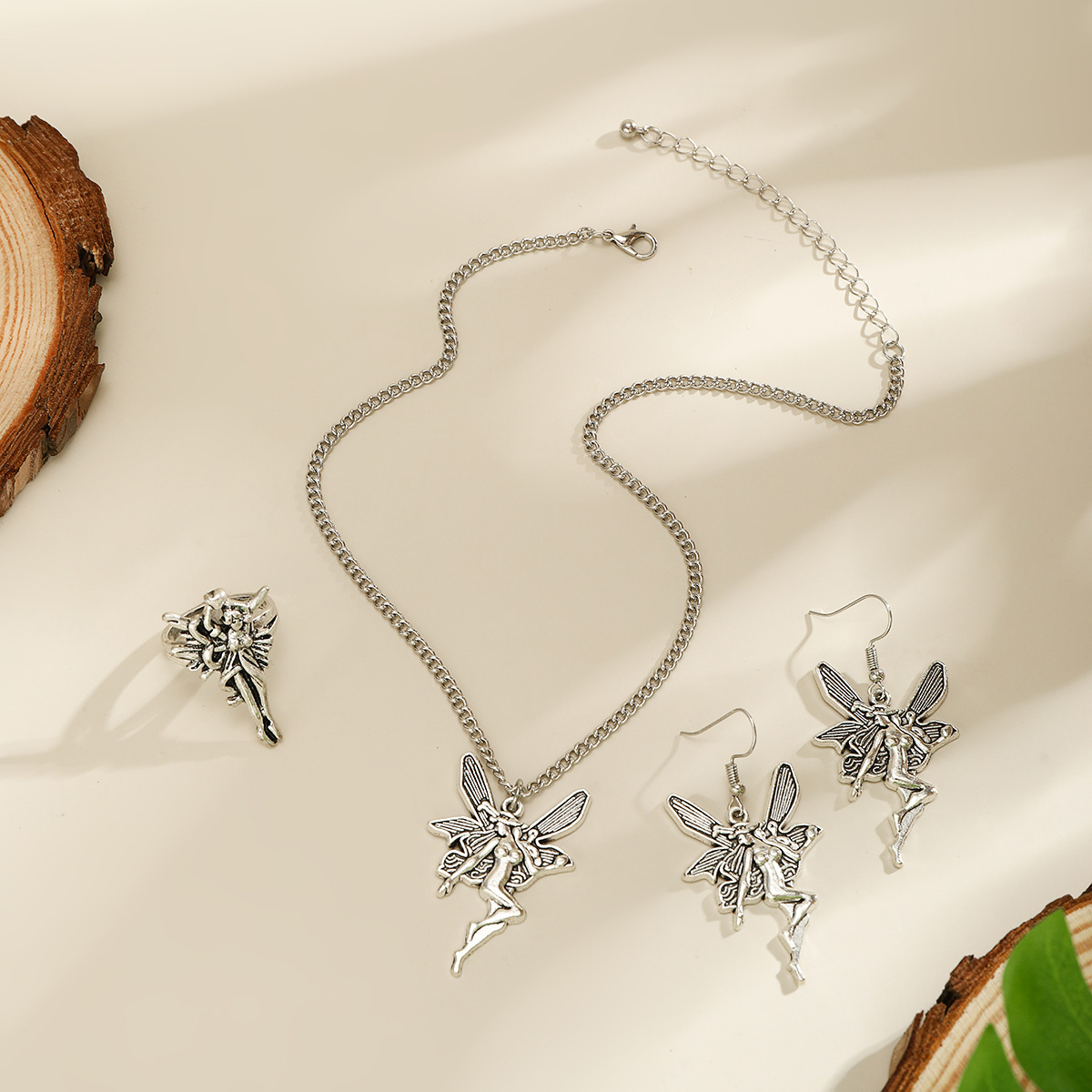 European and American cross-border jewelry, angel pendant, retro necklace, women's niche design, rhindiamond, versatile necklace Application Scenario