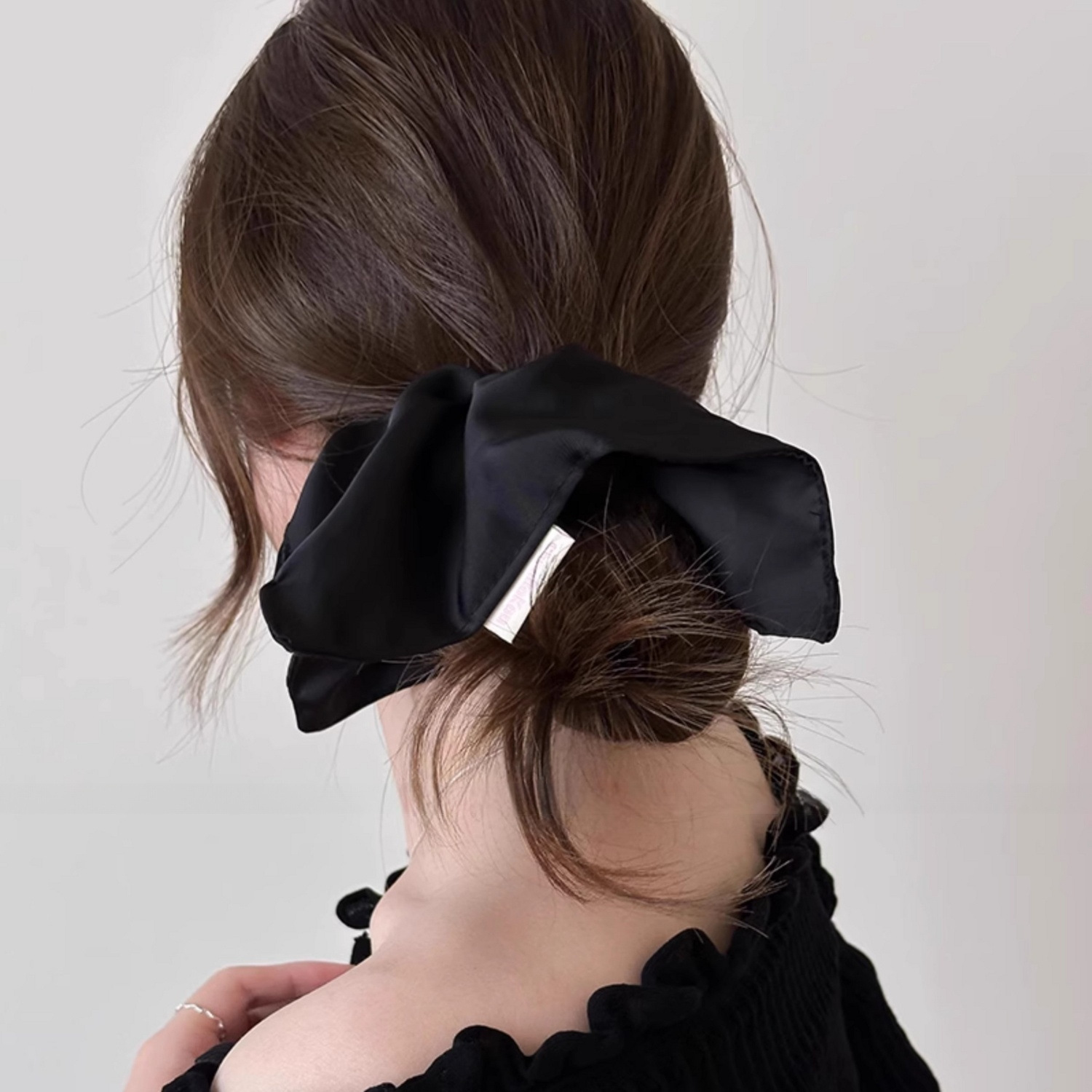 Black and white classic and enduring style, with a lustrous and draping sheen, satin, square fabric, large intestine circle, windmill hair band, women's hair tie full figure