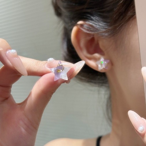 Romantic Sniper! Korean-style atmosphere, pink and purple star-pointed five-pointed star earrings, women's extraordinary charm, gentle star earrings details Picture