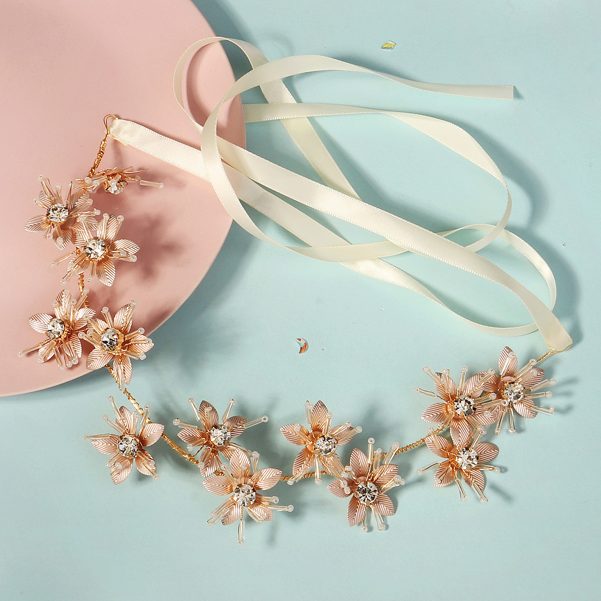 Cross-border new handcrafted metal flower hair band, women's Bohemian exotic style headwear, bride's updo and ribbon hair band details Picture