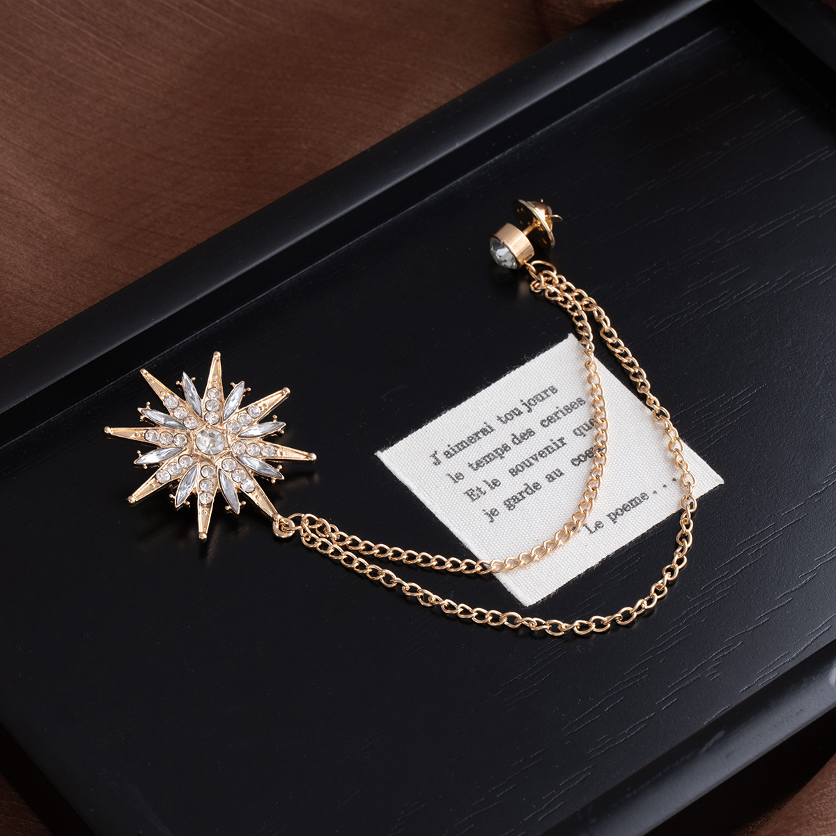 European and American style star chain diamond-encrusted brooch, light luxury high-end brooch accessory, fashionable, individual and versatile decoration Specification drawing