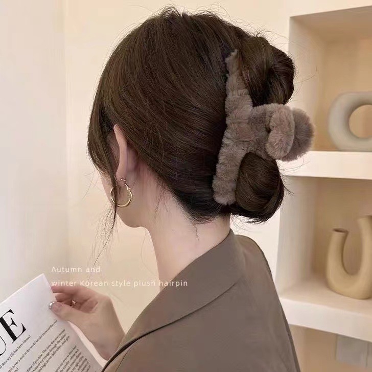 Extra-large, simple and versatile, fashionable plush hair clip for women with a lot of hair. Fluffy claw clip for the back of the head, updo shark clip Specification drawing