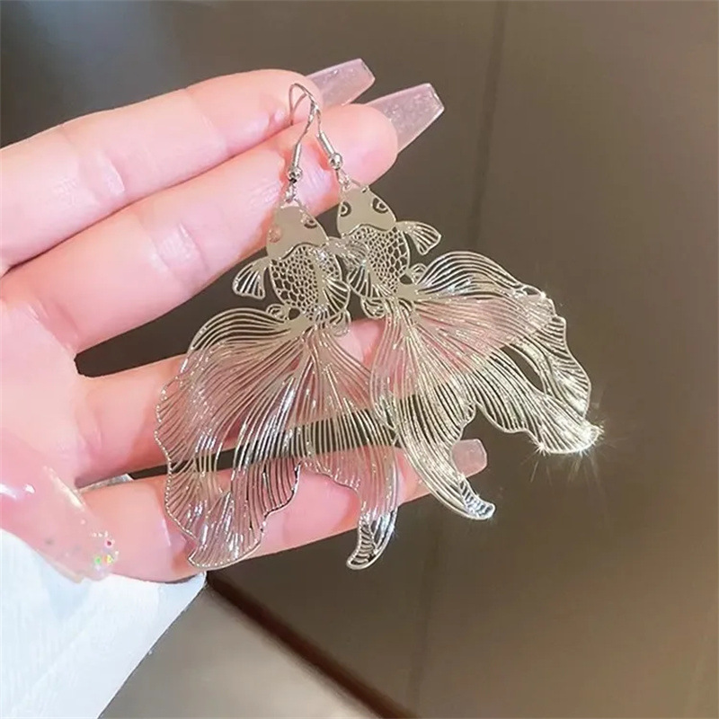 Creative design sense koi fish earrings, women's European and American exaggerated light luxury earrings, metal cold style ear hooks and earrings full figure