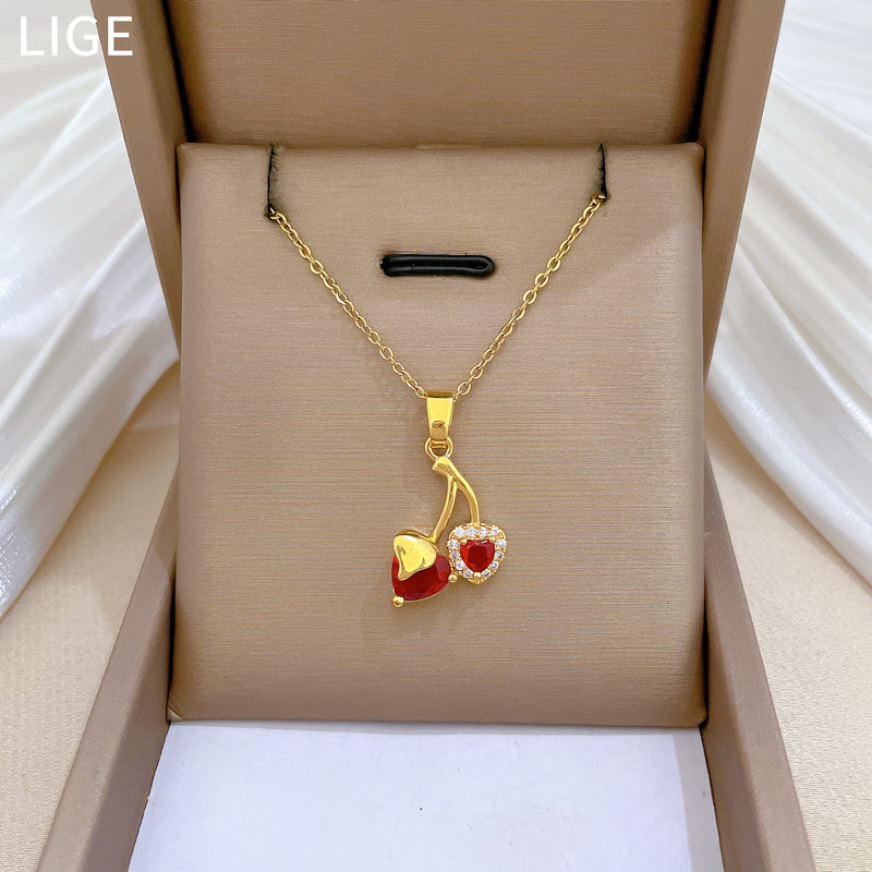 【 Titanium Steel 】 Heart-shaped cherry Full diamond fashionable, light luxury, elegant and luxurious full diamond necklace, versatile for women, collarbone chain titanium steel full figure