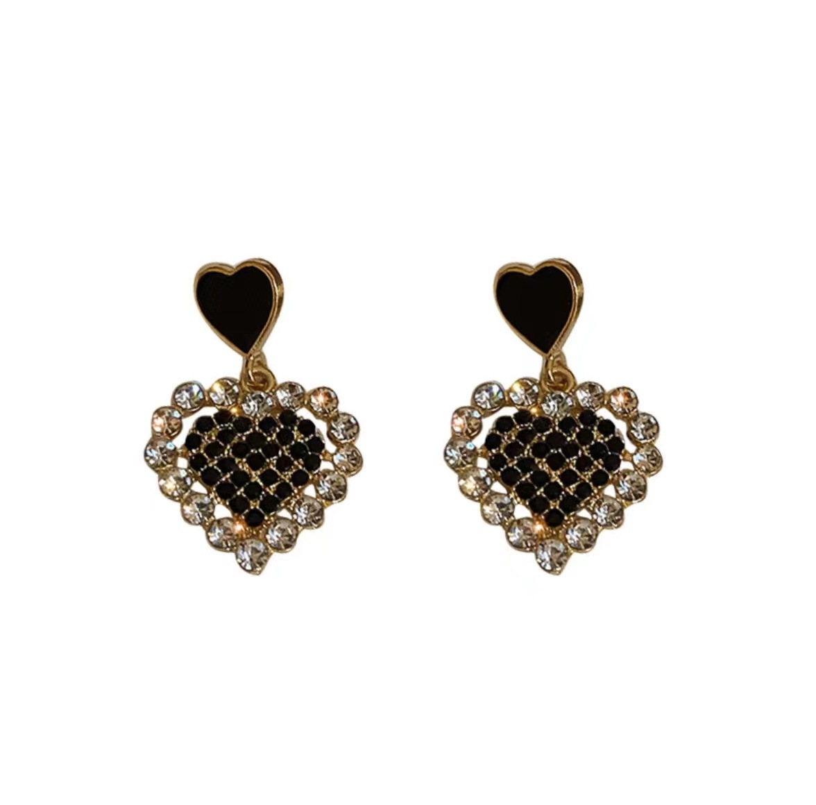 The 2025 new trendy sparkling diamond heart-shaped stud earrings are a niche design for women, stylish and versatile, and are popular online celebrity earrings and earrings Item Picture