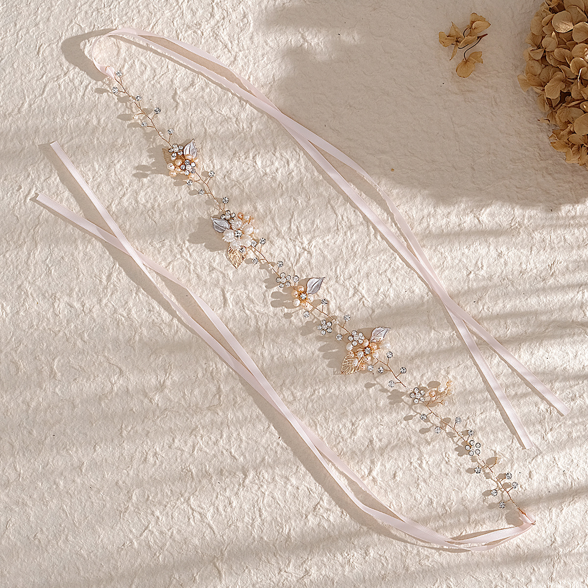 European and American forest-themed bridal hair accessories, beautiful leaf hair bands, exquisite handcrafted headwear, rhinestones, freshwater pearls, updo hair bands Specification drawing