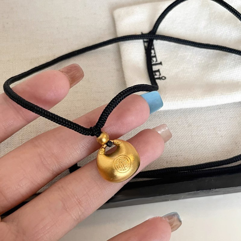 Full of good fortune! Xiangyun lucky bag, gold coin sweater necklace, women's light luxury style, retro black rope woven collarbone chain Application Scenario