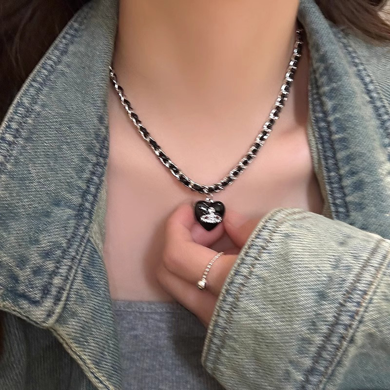 Black heart-shaped star pendant necklace with feminine charm, woven leather rope collarbone chain feel, fashionable, sweet and cool, a hot girl necklace details Picture