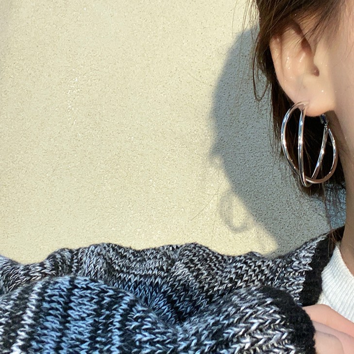 Exaggerated and unique European and American earrings for women, simple and versatile, with a cold style, cross large ear loops, ear buckles, cross-border ear studs and earrings Application Scenario