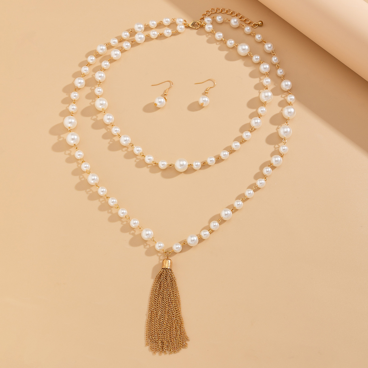 European and American cross-border goods cold style pearl beaded sweater chain set, personalized tassels Necklace multiple layers Application Scenario