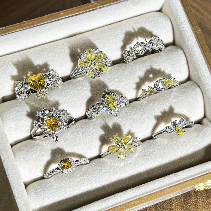 A brilliant yellow flower French light luxury antique style yellow diamond flower geometric micro-inlaid ring, an exquisite and niche cold style ring details Picture
