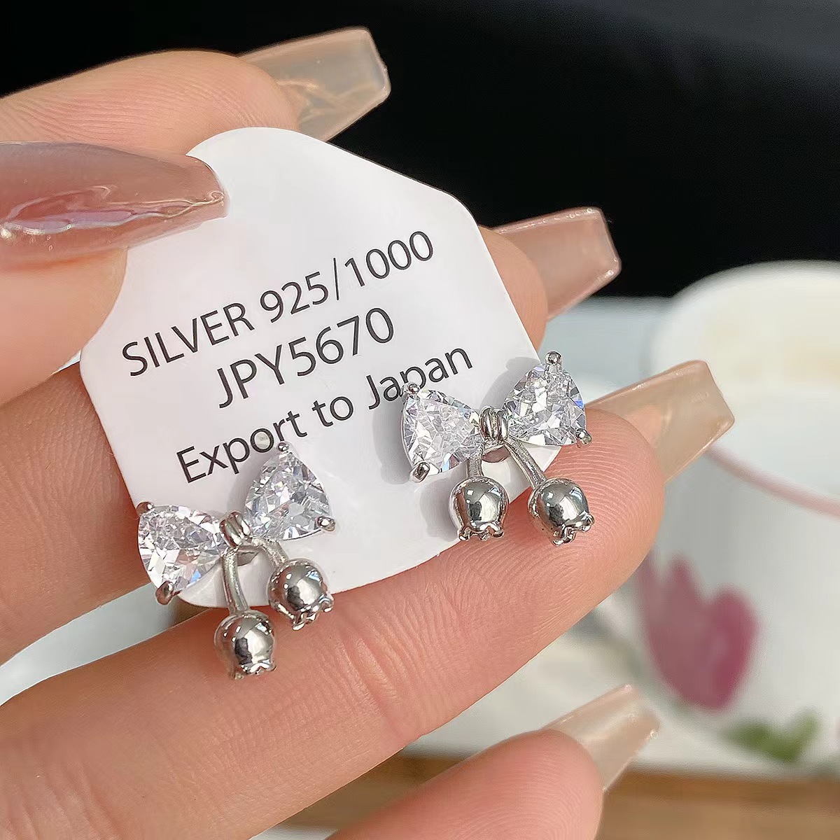 "Bang bang jump!" Gentle and refined, niche zircon bow stud earrings, 2025 new style earrings, light luxury earrings for women Specification drawing