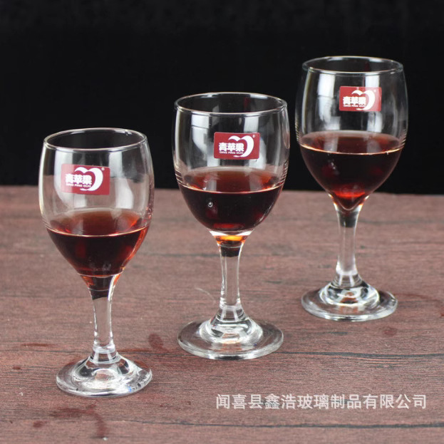 Wholesale of glass red wine stilt cups, household wine, juice and beverage cups, hotel LOGO stilt glass cups full figure
