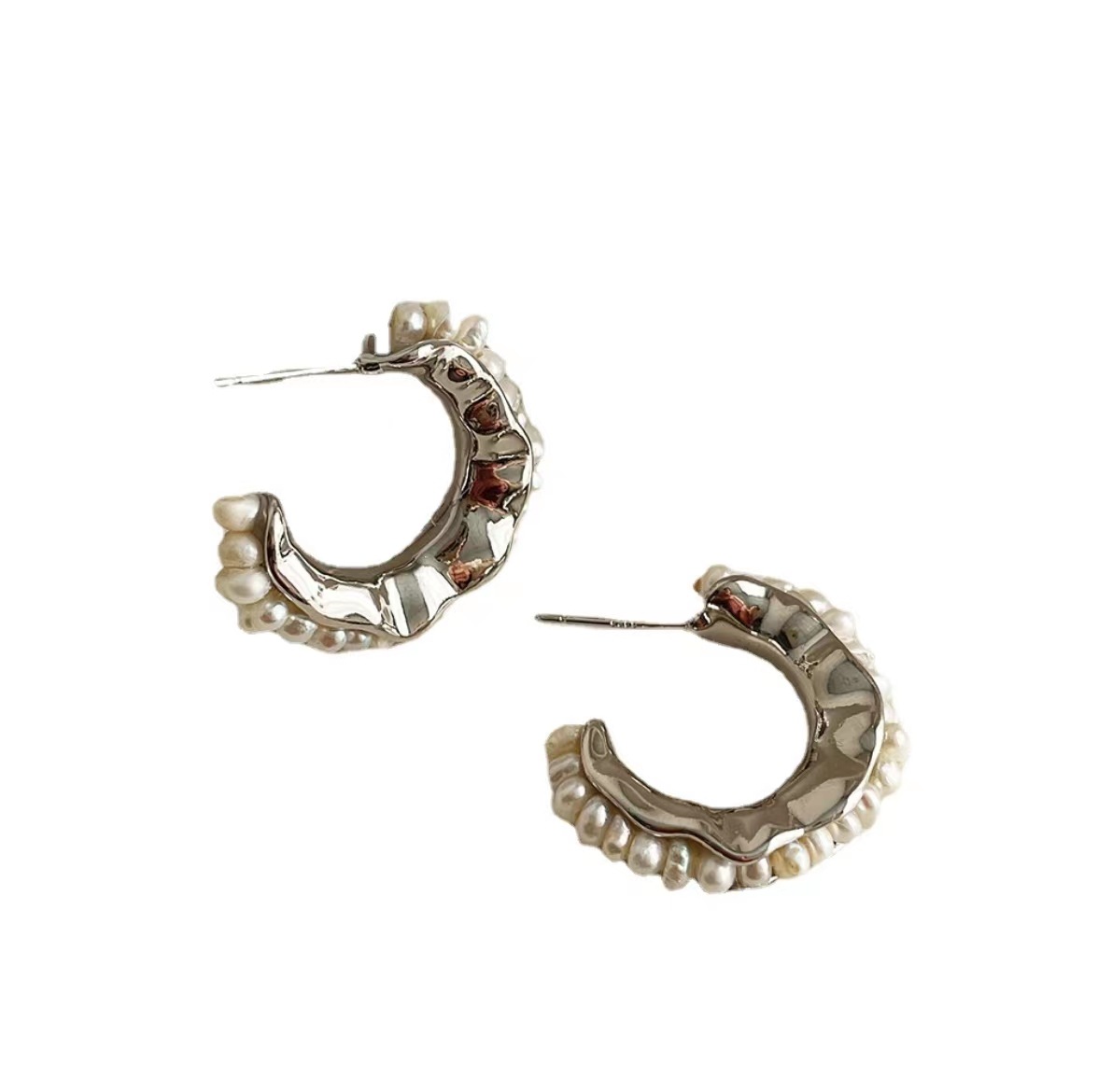 New trendy French retro irregular pearl stud earrings for women, exuding a sense of luxury, sophistication, fashion and individuality Item Picture