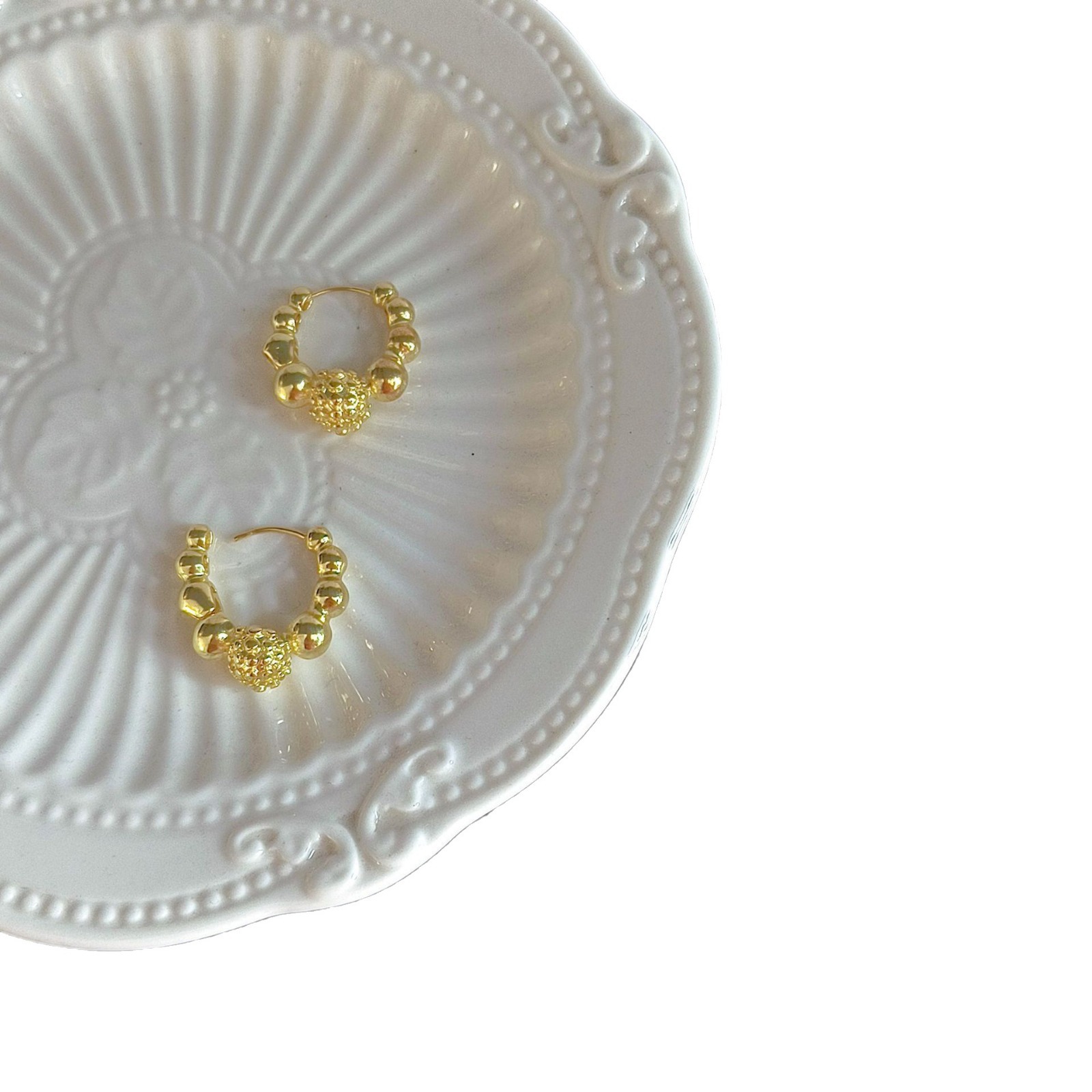 European and American ins round ball earrings for women, light luxury, exquisite, versatile and niche design, daily commuting ear buckles for women, wholesale from the manufacturer Item Picture