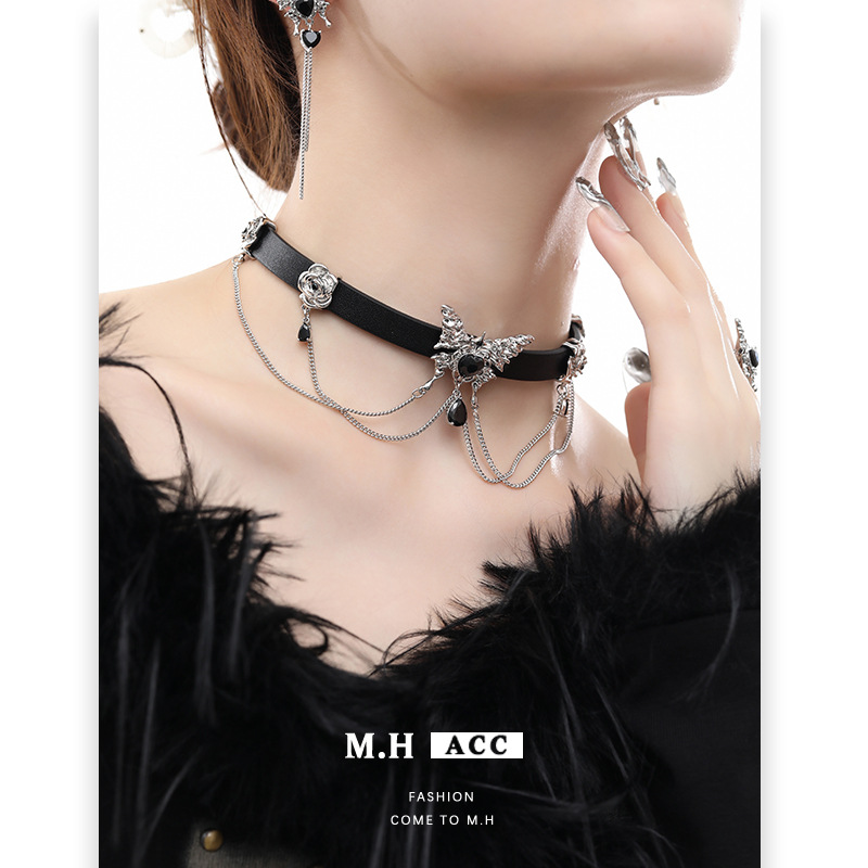 Original style personalized butterfly black heart necklace, sweet and cool girl choker collar, dark style leather collarbone chain details Picture