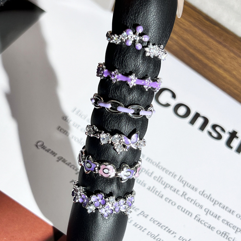 French gentle enamel purple flower forest-themed sweet and cool ring, a unique, exquisite and high-end light luxury fashion ring for women Application Scenario