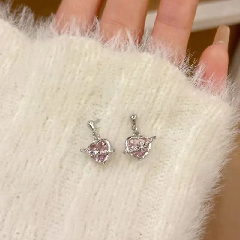 A must-have for sweet girls! Pink zircon heart-shaped earrings for women, a light luxury, high-end, niche design, fashionable, versatile and simple earrings details Picture