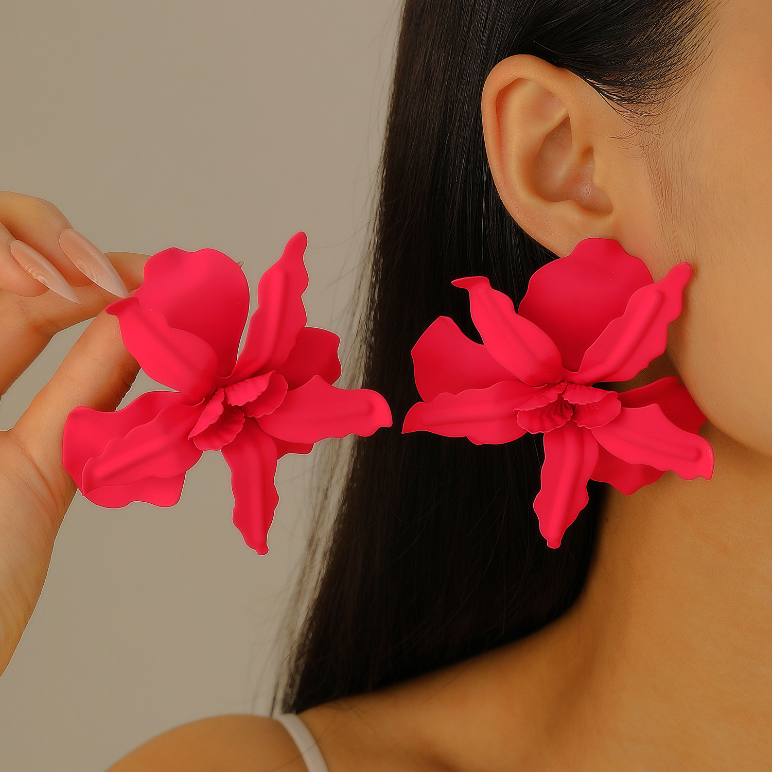 European and American fashion exaggerated oversized geometric pleated lacquered flower earrings, party earrings, summer vacation style stud accessories full figure