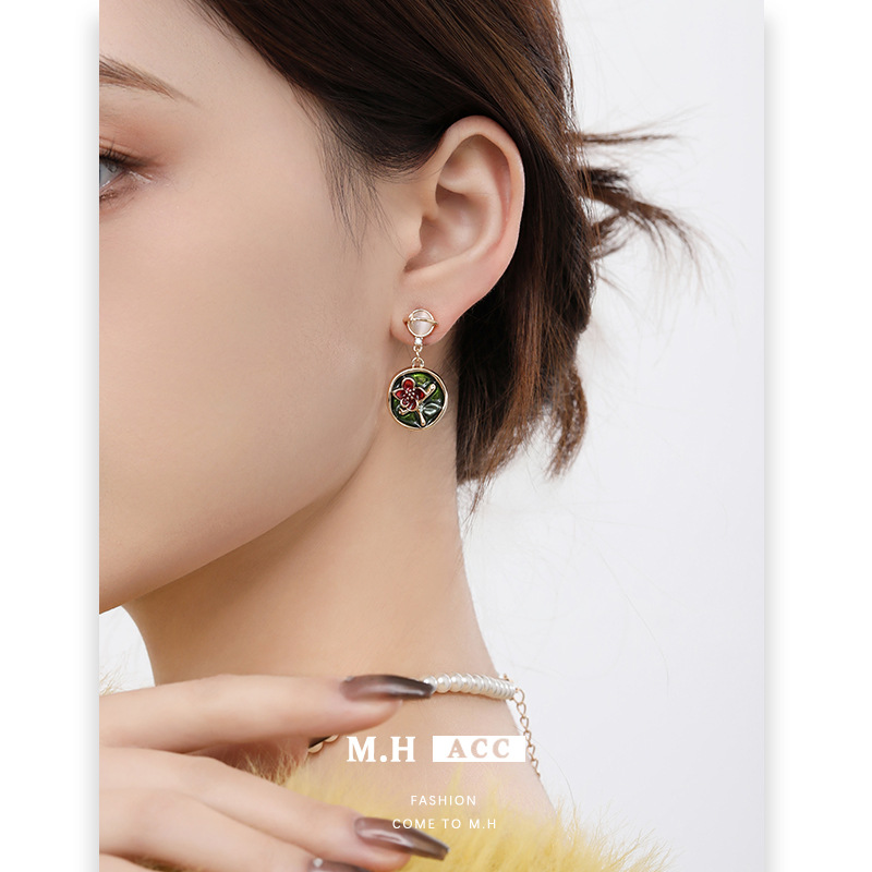 French retro flower earrings with a light luxury and high-end feel, golden earrings, original ins fashionable and elegant zircon earrings for women details Picture