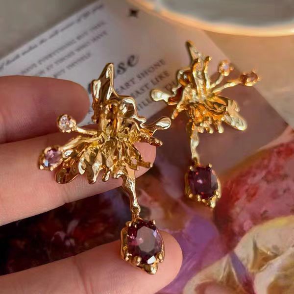 Butterfly ultra-exquisite heavy industry diamond-encrusted earrings, three-dimensional butterfly design, retro vintage earrings and stud earrings details Picture