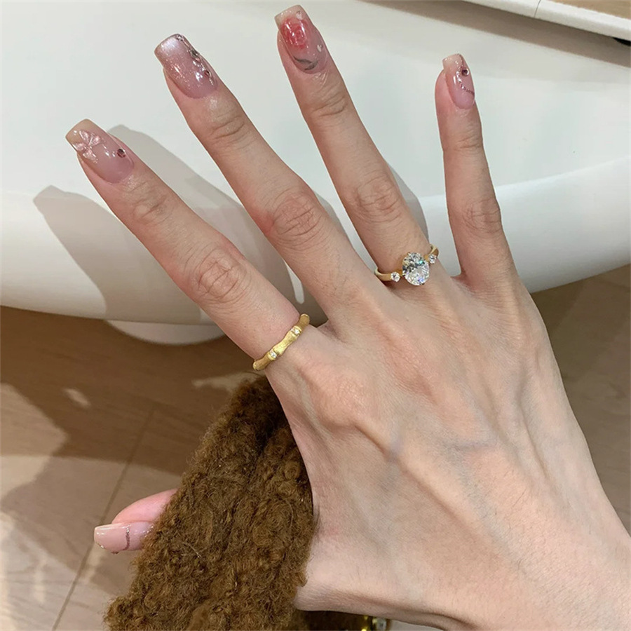 A mid-style brushed zircon ring for women, with a unique and high-end feel, is a light luxury and versatile index finger ring. It features a sparkling diamond opening adjustment ring Item Picture