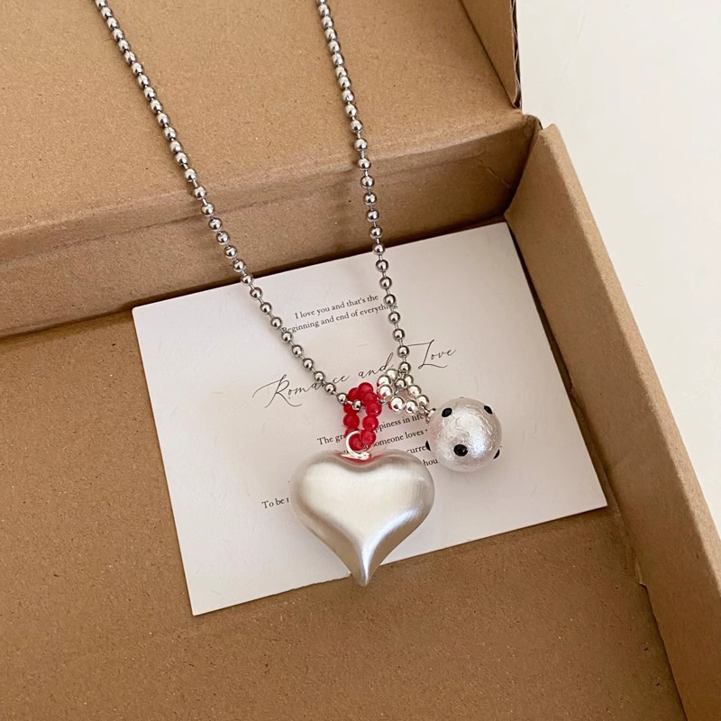 A silver brushed heart-shaped necklace with a unique and cute female touch, as well as a long sweater chain for girls, featuring the same style as Korean Instagram-style bloggers Application Scenario