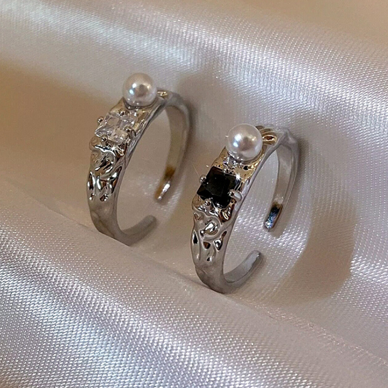Cold style pearl index finger ring, a niche design for women, with a sense of high-end, irregular, fashionable and individual zircon open ring full figure